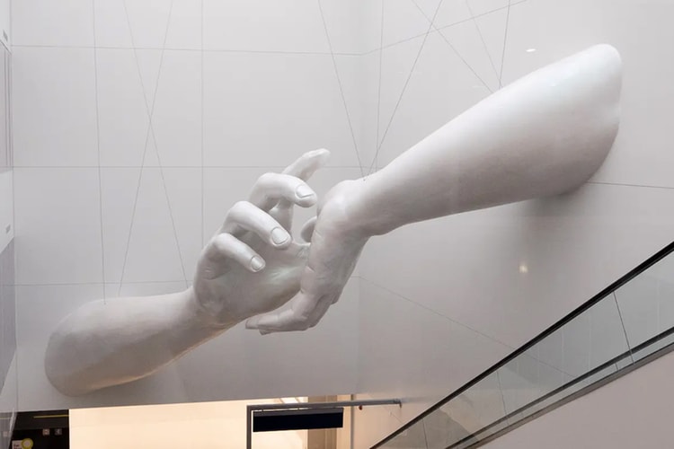 Large-Scale 'REACH' Sculpture Installed at O'Hare International Airport