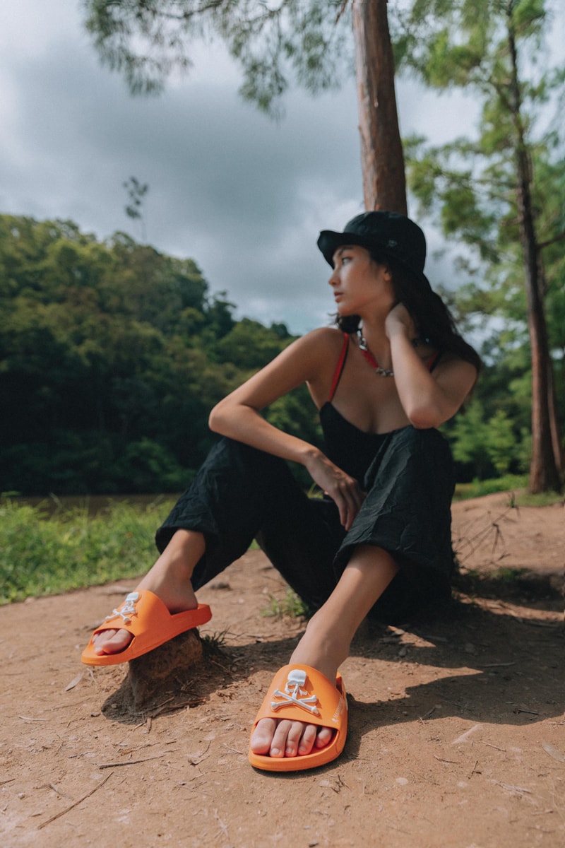mastermind WORLD havaianas slide beach footwear skull japan brazil orange black logo 