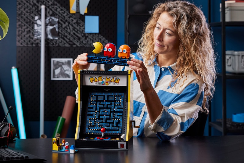 LEGO Icons Set Build Price Retail Pieces 1980 Pac-Man Arcade Game Bandai Namco Designer Blinky Clyde Figures Builders 10323
