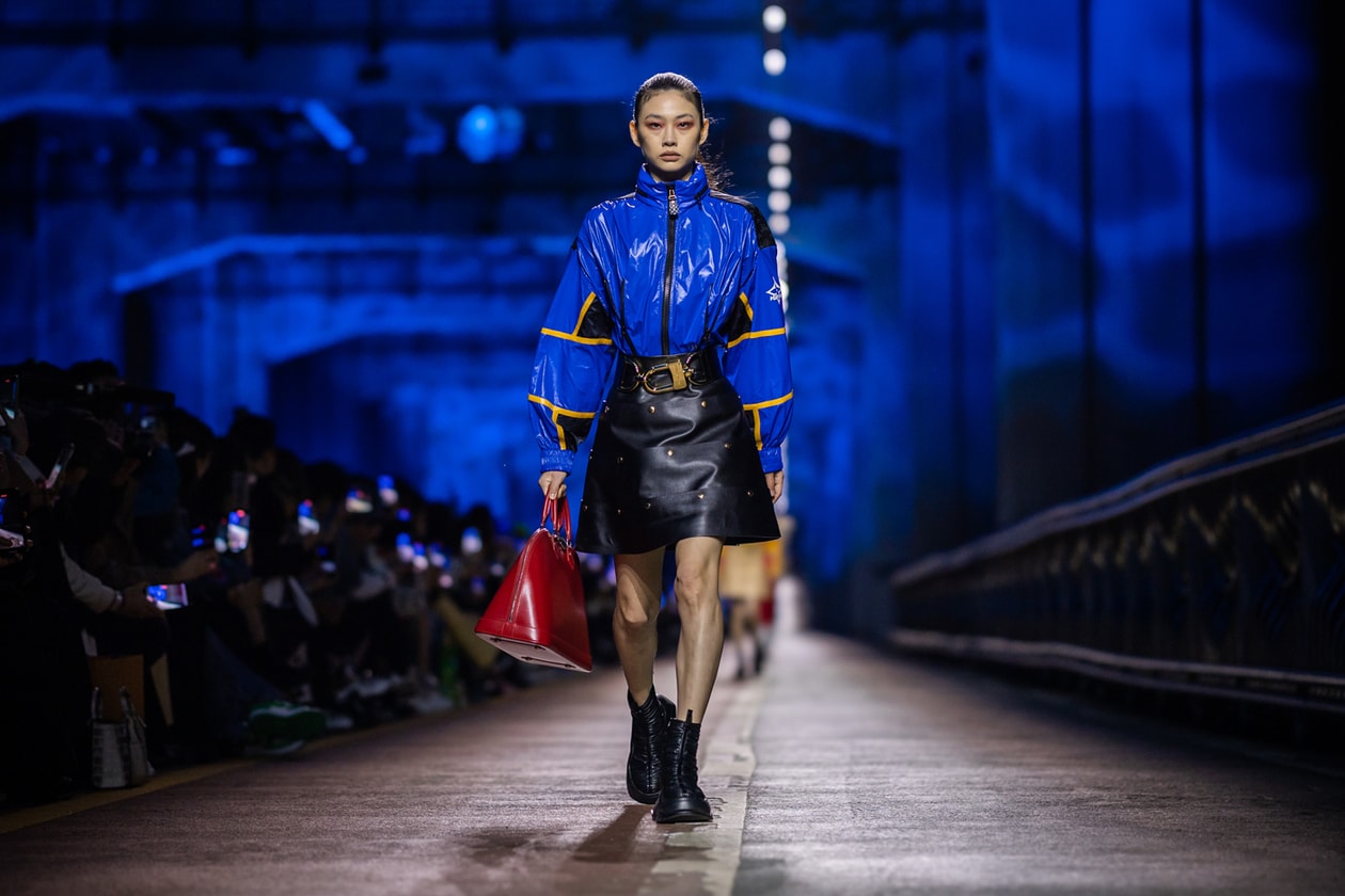 한국 대중문화에 대한 패션의 매력 럭셔리 패션의 한국 대중문화에 대한 매력은 왜 단순한 트렌드가 아닌가?  리사 제니 지수 로즈 블랙핑크 샤넬 MAC 화장품 불가리 BTS 지민 정국 디올 보테가 베네타 RM 슈가 진 제이홉 루이비통 구찌 패션쇼 서울 최소라 박혜정 소조 발렌티노 아시아 코로나 한국 뉴진 하니 혜린 민지 다니엘 마쉬 정호윤 오징어 게임 넷플릭스 케이팝 K 드라마