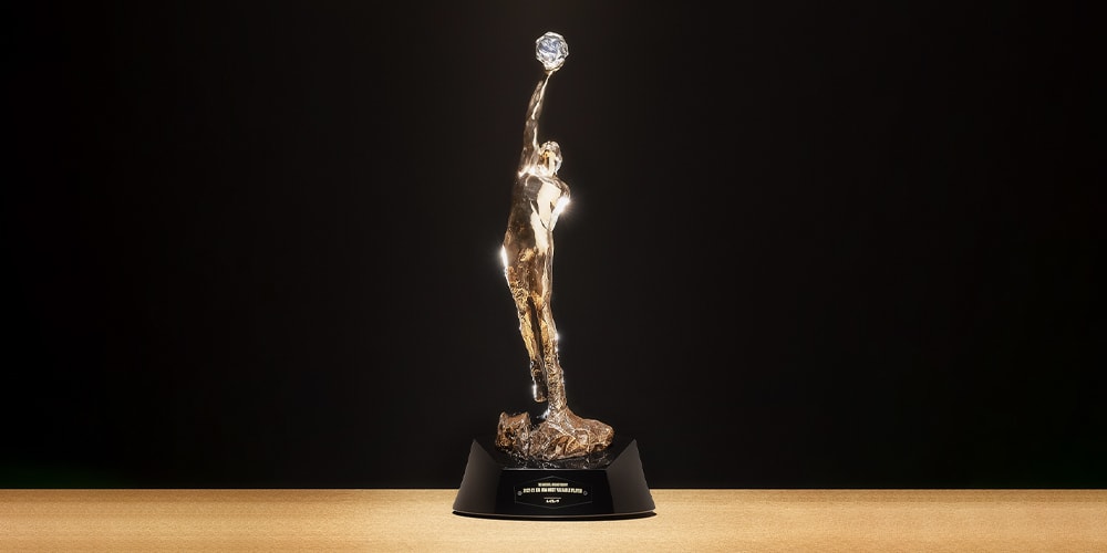 Phantom: LeBron James receives KIA NBA MVP Trophy! 