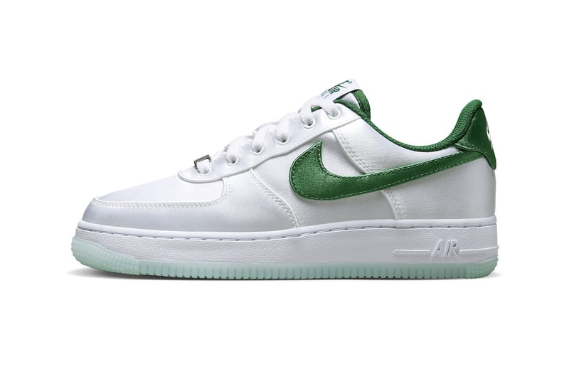 Nike Air Force 1 '07 sneakers in triple white and green