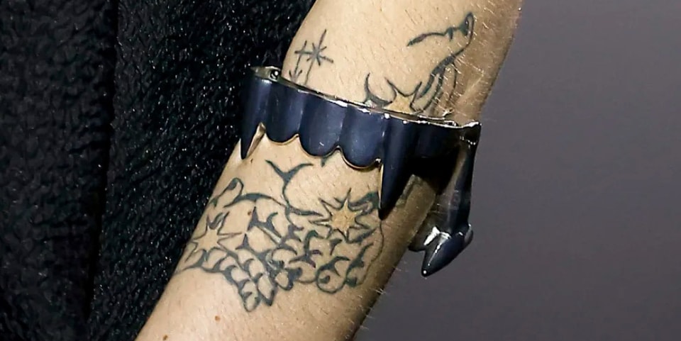 Raf Simons SS23 Runway Vampire Fang Cuff & Necklace - Vimarsana News