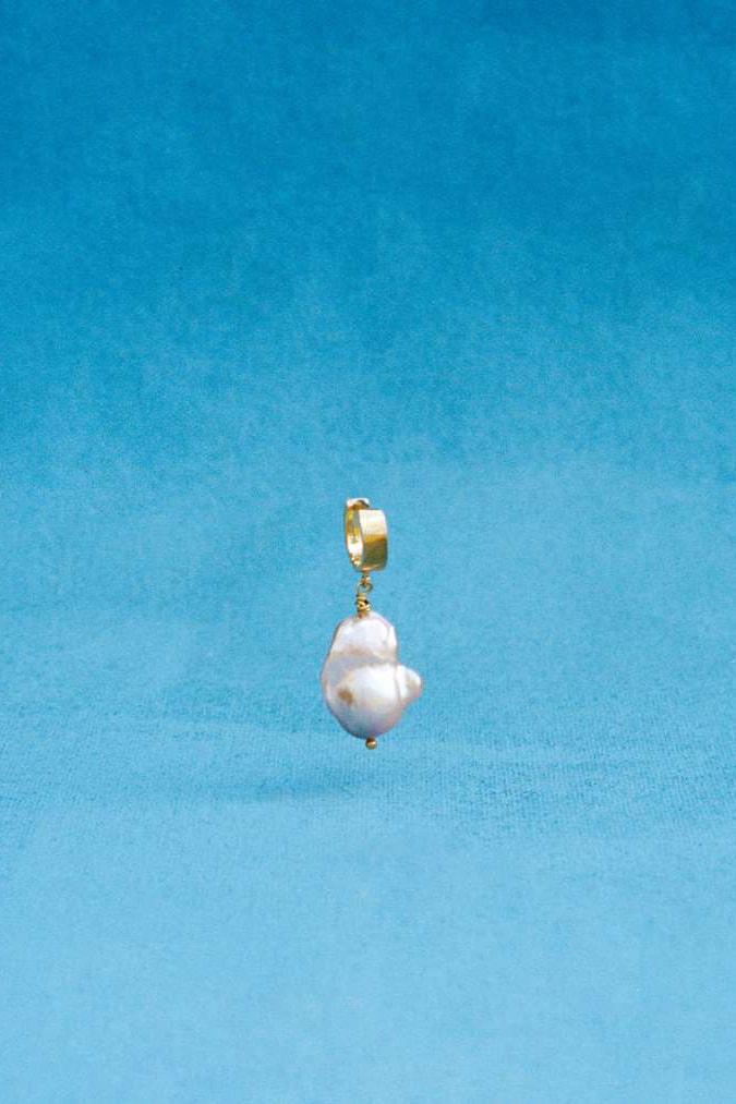 A Sinner in Pearls New London Jewelry Brand Men in Pearl Necklaces Bracelets Earrings Drops