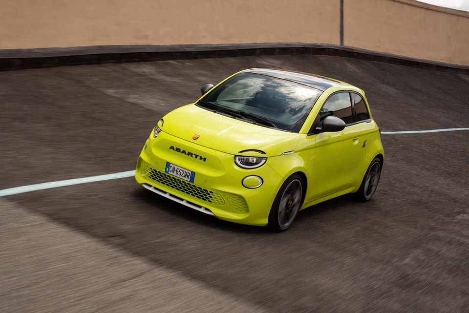 Fiat 500/595 Abarth TOP SPEED DRIVE ON GERMAN AUTOBAHN *Dragy acceleration  0-100/100-200 km/h 