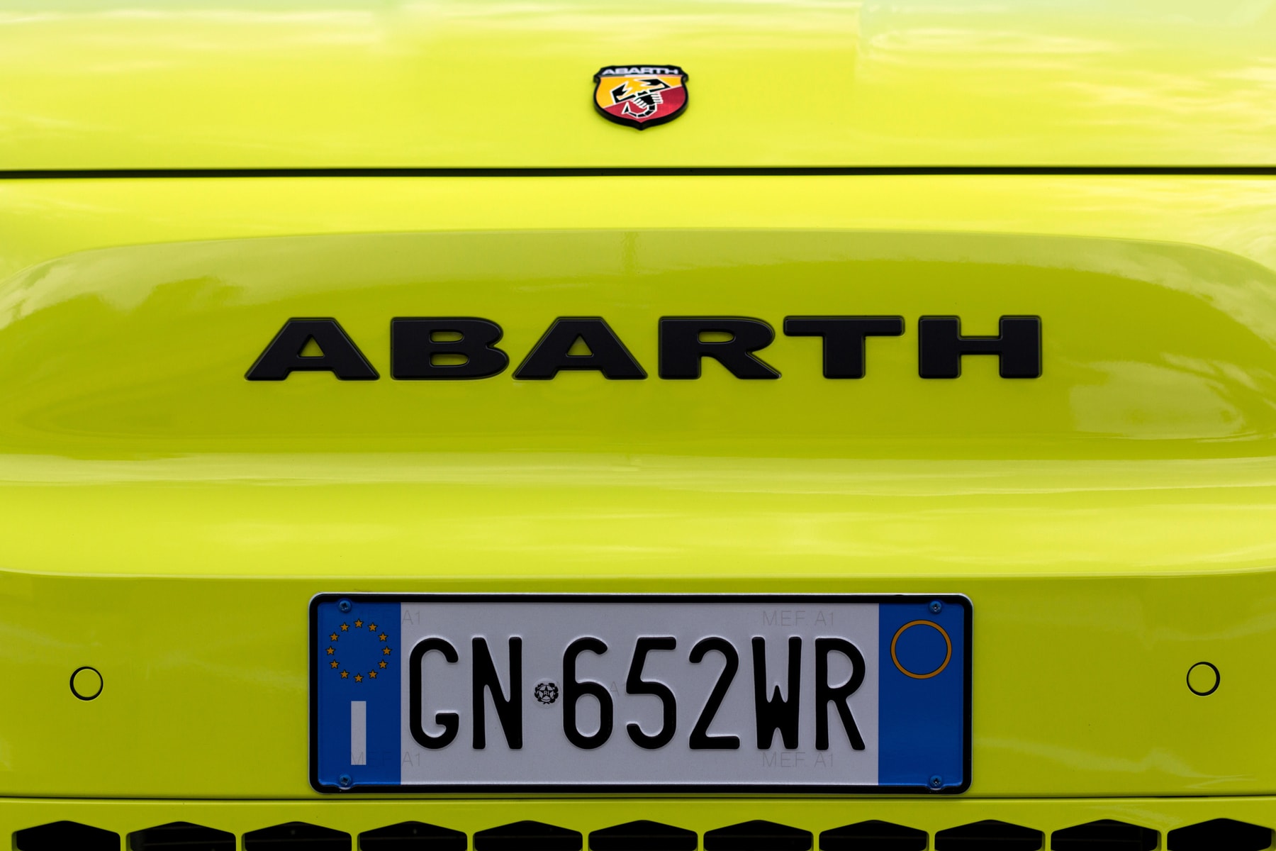 abarth 500e turismo test drive electric fiat turin italy sound generator acid green scorpion sports allow wheels interiors 