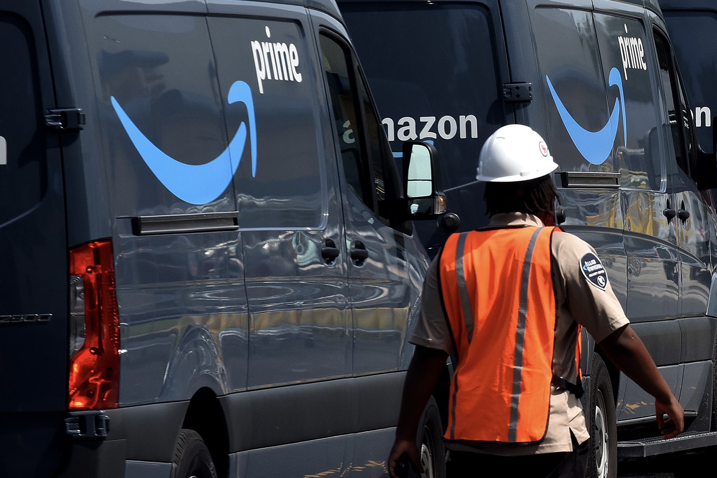 Amazon Is Reportedly Planning on Offering Its Prime Subscribers Free Cell Phone Service us carriers potential partnership unlimited plans data jeff bezos delivery