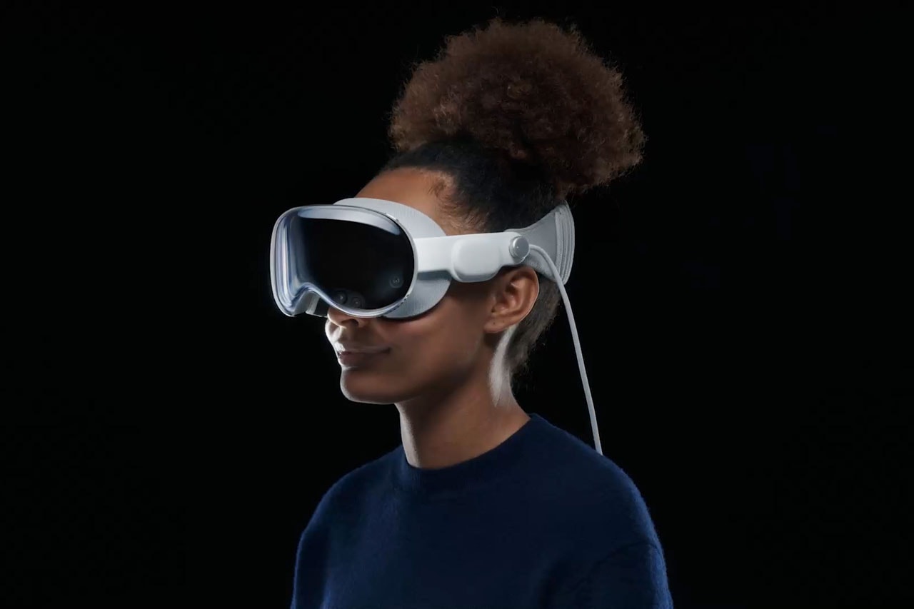 Apple Debuts New Vision Pro AR Headset
