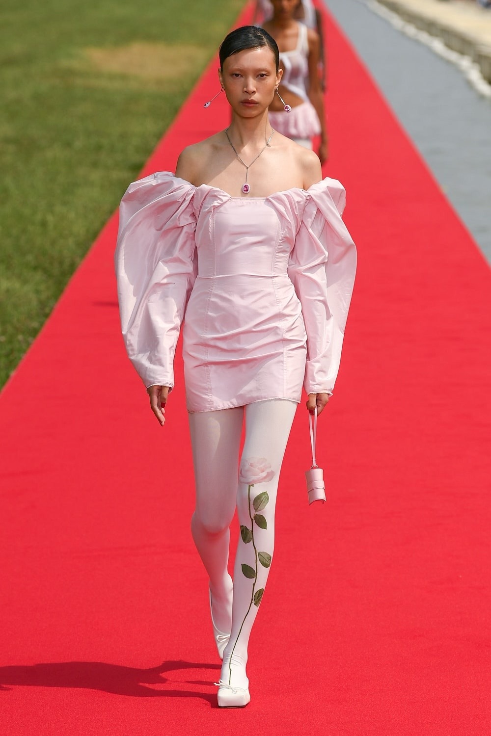 Jacquemus Fall 2023 Palace of Versailles King Louis XIV Runway Show Paris Fashion Week Simon Porte Jacquemus Gigi Hadid Kendal Jenner LE CHOUCHOU