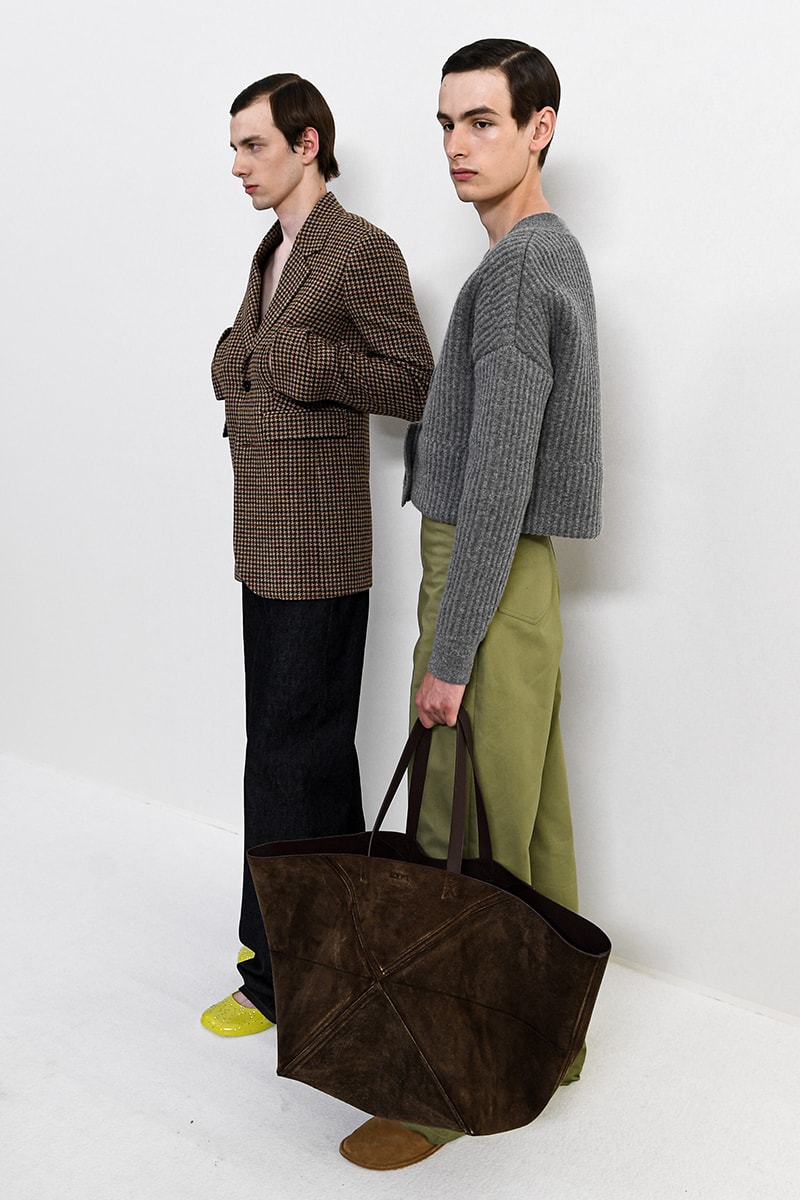 Loewe SS24 Dazzles With Glitter jonathan anderson jw anderson glitter boys glamour glam runway catwalk paris fashion week spring/summer 2024 pfw