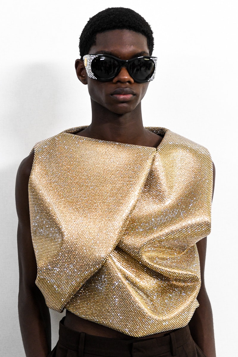 Loewe SS24 Dazzles With Glitter jonathan anderson jw anderson glitter boys glamour glam runway catwalk paris fashion week spring/summer 2024 pfw