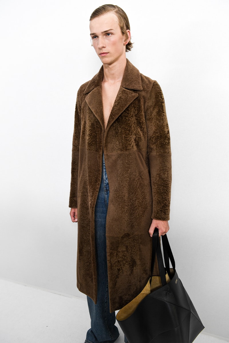 Loewe SS24 Dazzles With Glitter jonathan anderson jw anderson glitter boys glamour glam runway catwalk paris fashion week spring/summer 2024 pfw
