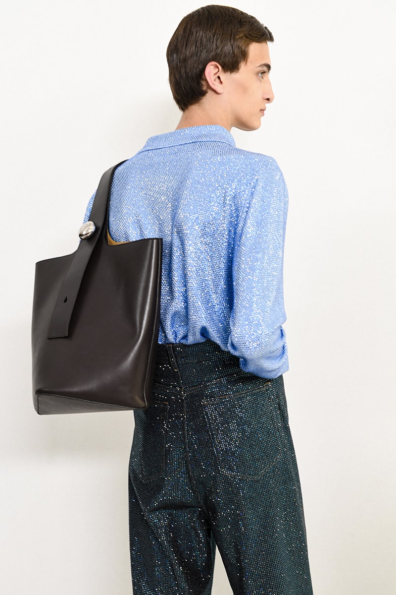 Loewe SS24 Dazzles With Glitter jonathan anderson jw anderson glitter boys glamour glam runway catwalk paris fashion week spring/summer 2024 pfw