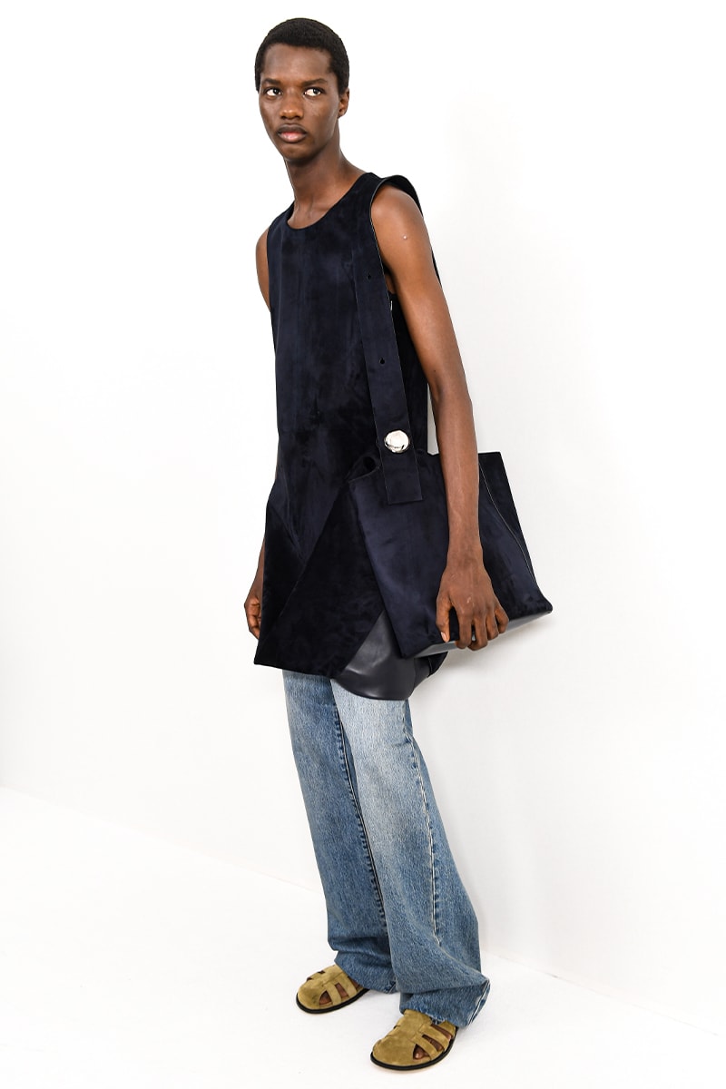 Loewe SS24 Dazzles With Glitter jonathan anderson jw anderson glitter boys glamour glam runway catwalk paris fashion week spring/summer 2024 pfw