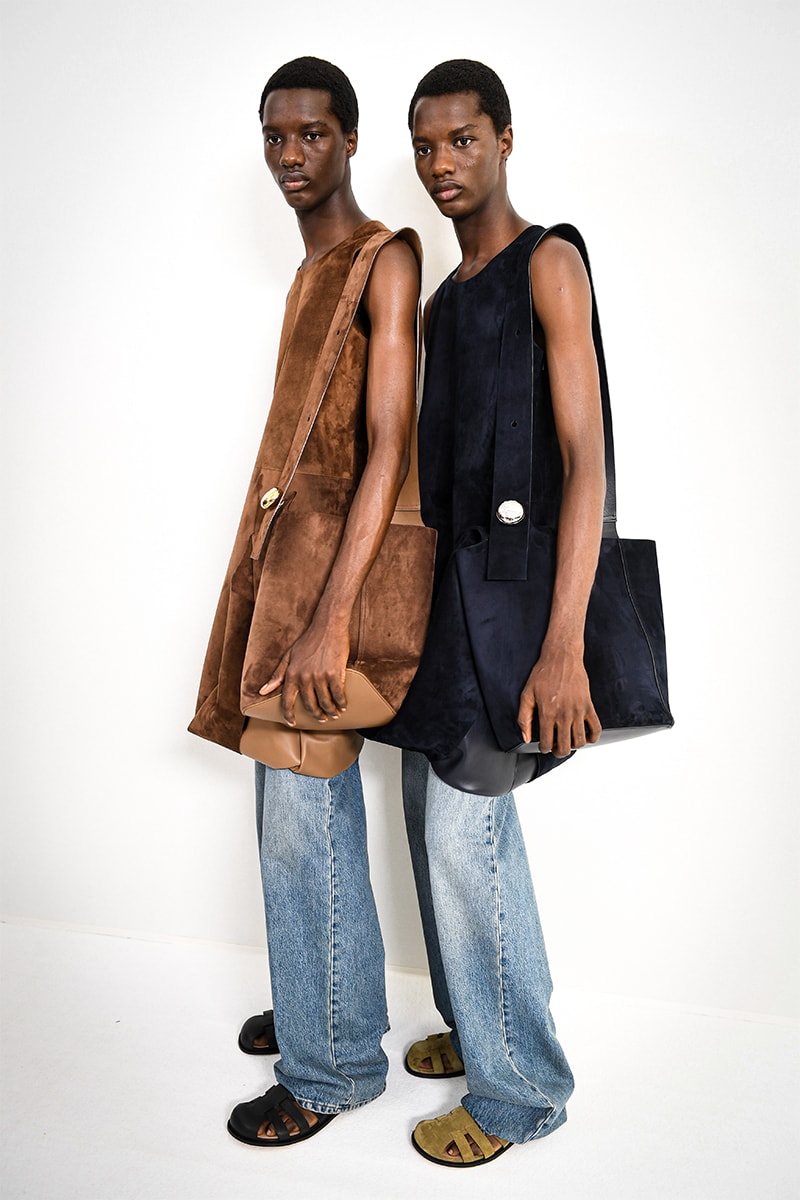 Loewe SS24 Dazzles With Glitter jonathan anderson jw anderson glitter boys glamour glam runway catwalk paris fashion week spring/summer 2024 pfw