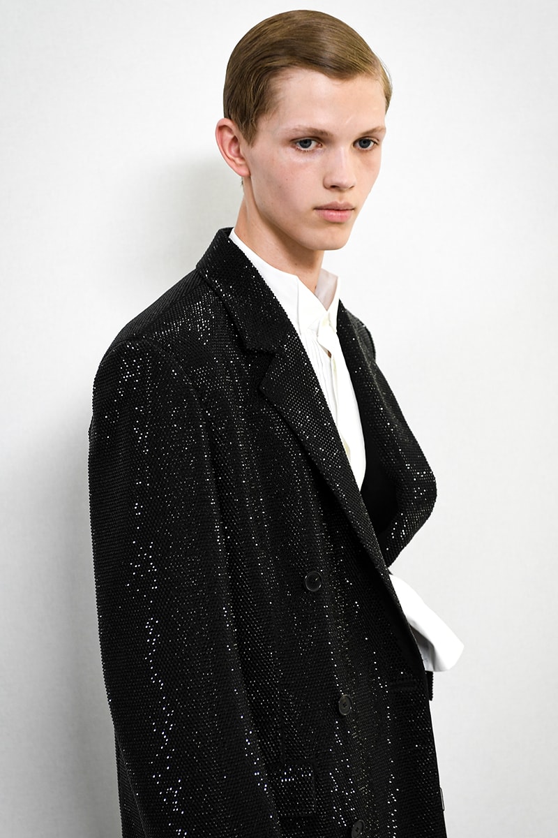 Loewe SS24 Dazzles With Glitter jonathan anderson jw anderson glitter boys glamour glam runway catwalk paris fashion week spring/summer 2024 pfw