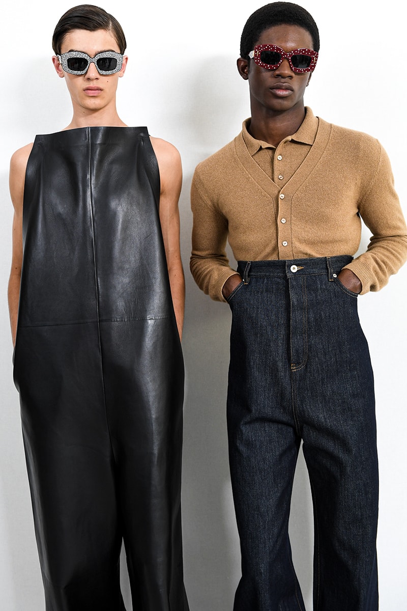 Loewe SS24 Dazzles With Glitter jonathan anderson jw anderson glitter boys glamour glam runway catwalk paris fashion week spring/summer 2024 pfw