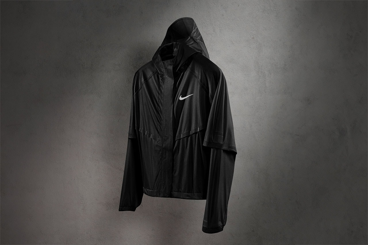The Nike Run Division Aerogami Jacket is made to keep you running with  winter protection that keeps the weather off your back. ☂️ G