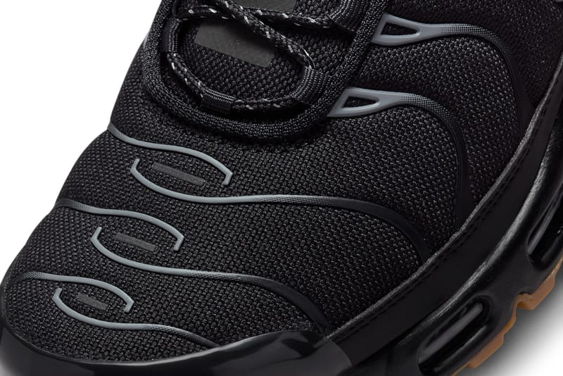 air max 1 triple black gum