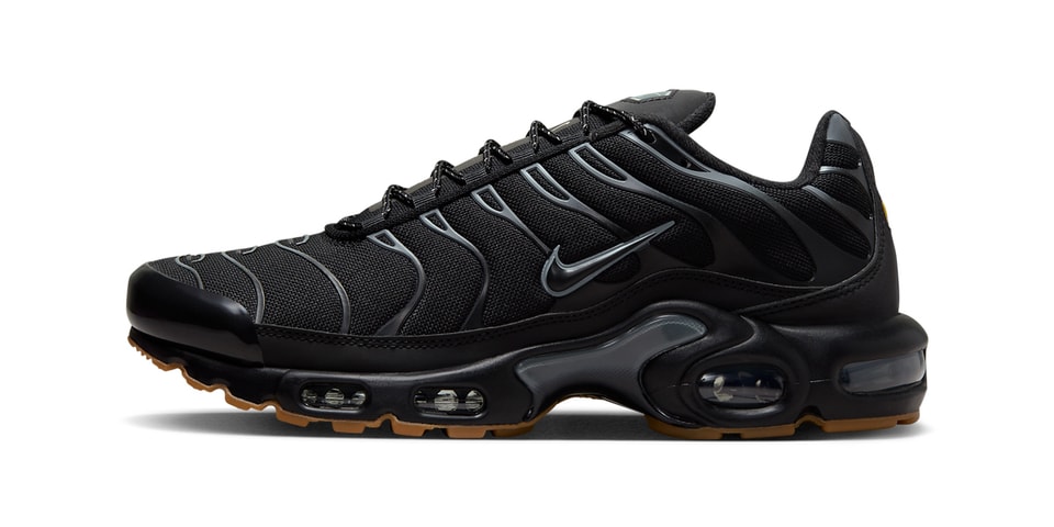 Gum Soles Accent This Stealthy Nike Air Max Plus