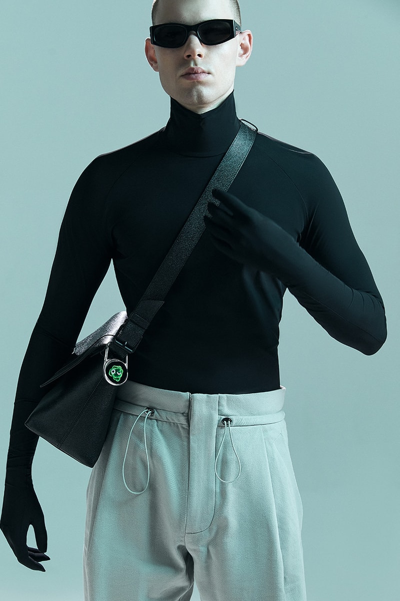 Pillz Launch New Wearable Device That Displays NFTs necklace bracelet carabiner black and silver