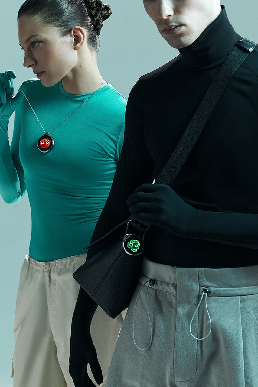 Pillz Launch New Wearable Device That Displays NFTs necklace bracelet carabiner black and silver