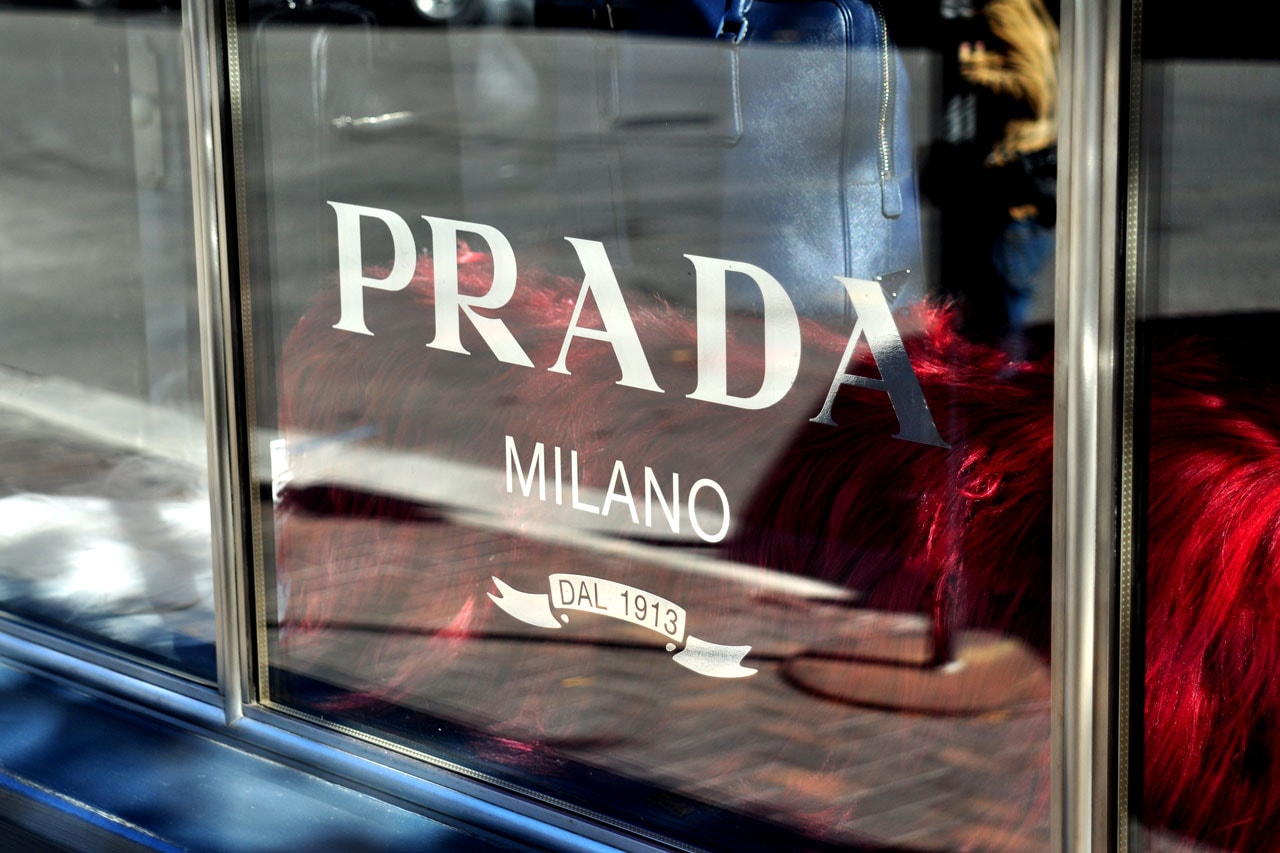Prada Milan Zegna Итальянские люксовые бренды покупают небольшие семейные ремесленные производители производителей этикеток Отчет Reuters