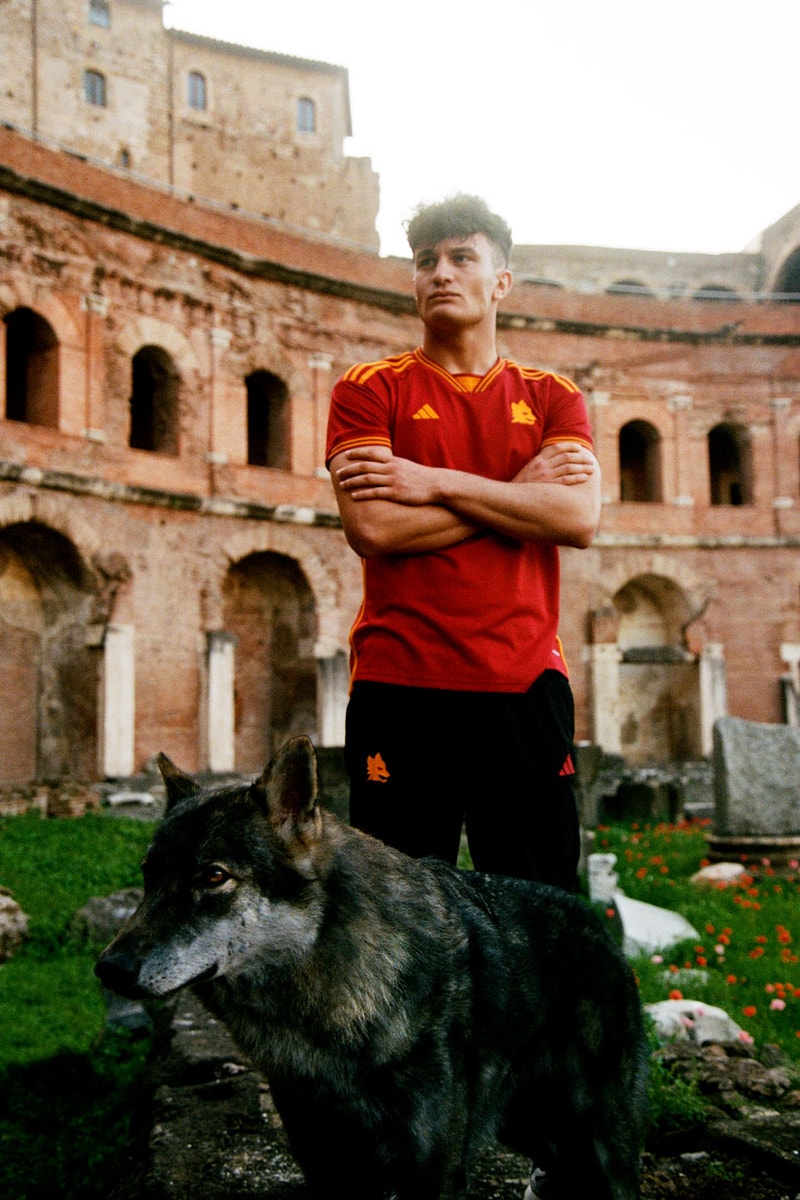 Red adidas AS Roma 2023/23 Home Shirt