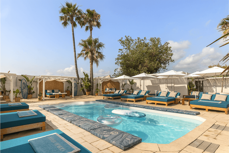 Giorgio Armani Bagatelle Saint Tropez restaurant beach club Mare Bellini Sbagliatto milan Emporio Armani Caffè