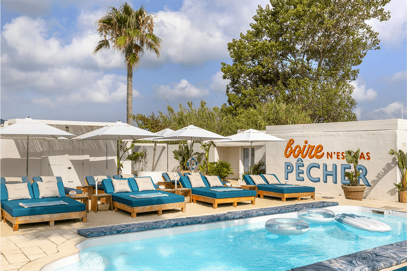 Giorgio Armani Bagatelle Saint Tropez restaurant beach club Mare Bellini Sbagliatto milan Emporio Armani Caffè