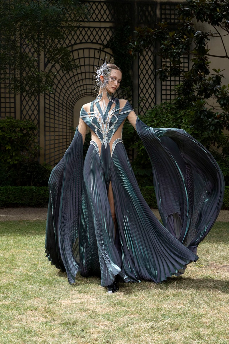 winter 2023 dresses Alexander Mcqueen || Pre fall/ winter 2023 Womenswear