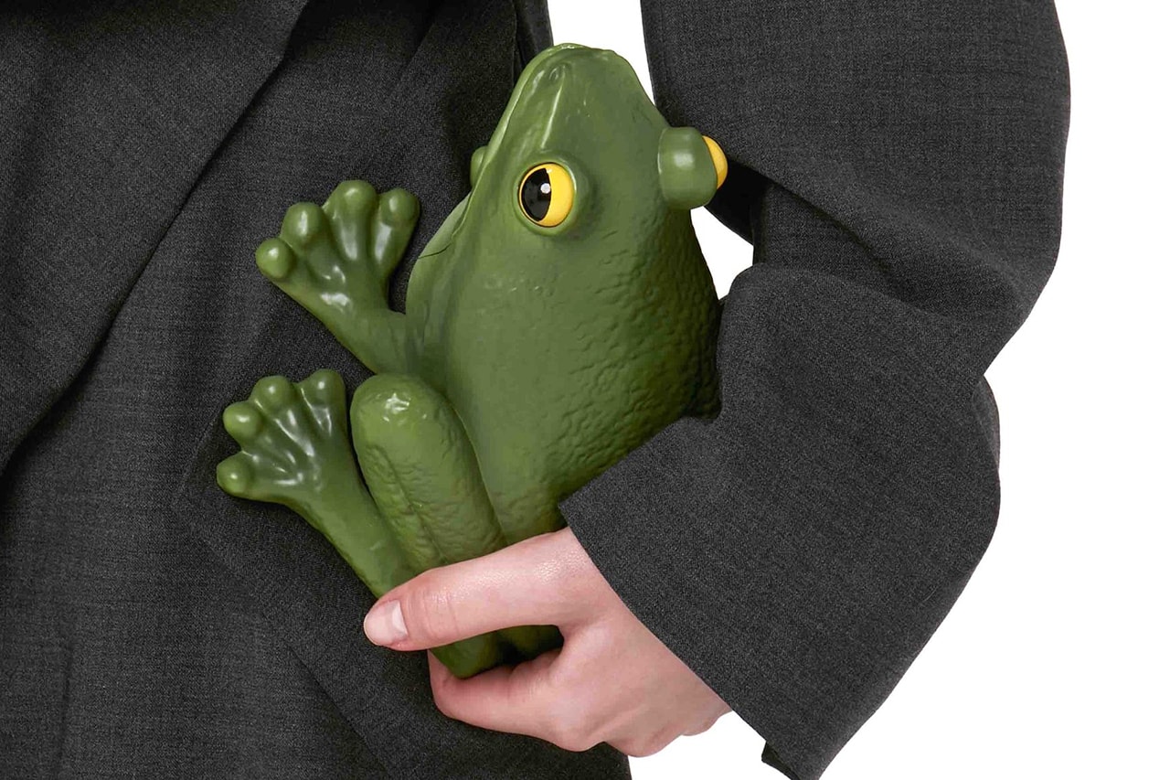 JW Anderson Frog Clutch Bag Pigeon Viral Accessory TikTok Jonathan Anderson Wellipets Clogs Fall Winter 2023