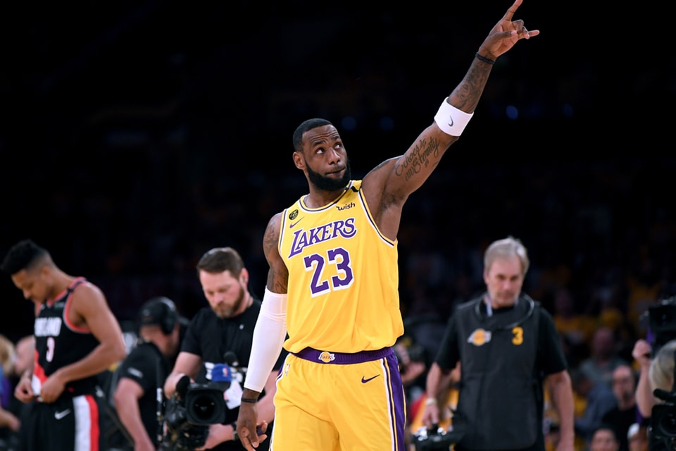Lakers' LeBron James changes jersey number back to No. 6 - The