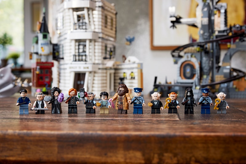 LEGO Harry Potter: New Hogwarts Castle and Gringotts Bank Set