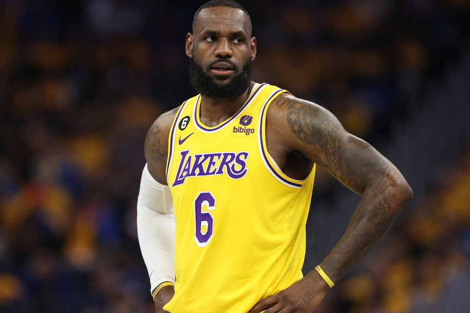 Why did Lakers' LeBron James switch his jersey number from 23 to 6?