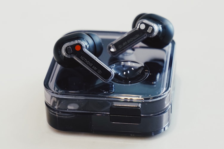 Detailed Look At the Nothing Ear (2) In Black