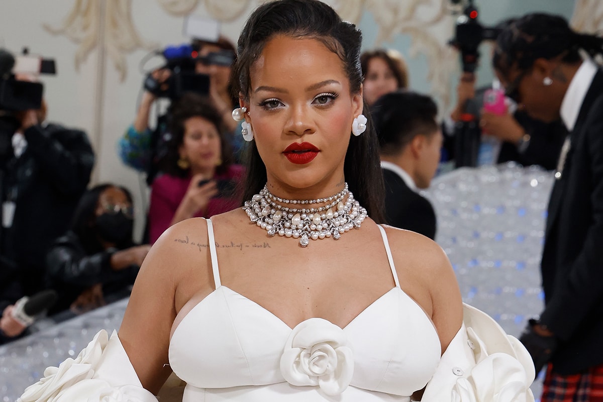 Rihanna Becomes First Female Artist To Have 10 Songs With One Billion Spotify Streams baggalriri nicki minaj asap rocky pregnant mom fashion