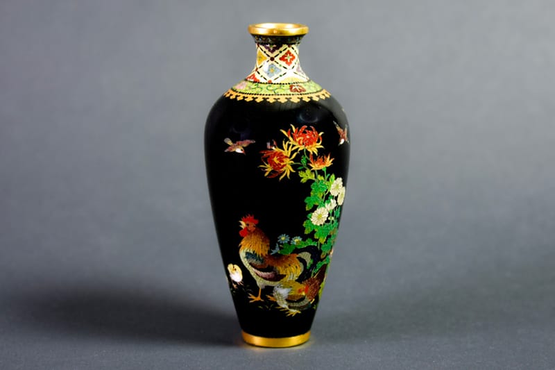 UK Couple Find Original Namikawa Yasuyuki Vase at Thrift Shop