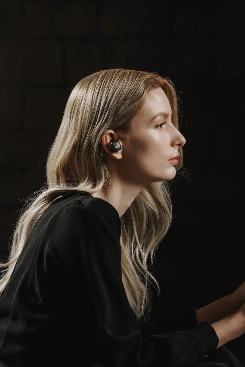 Astell&Kern AK UW100MKII Earbuds Headphones Technology South Korea Music Sound Tech Live Phone iPhone Android