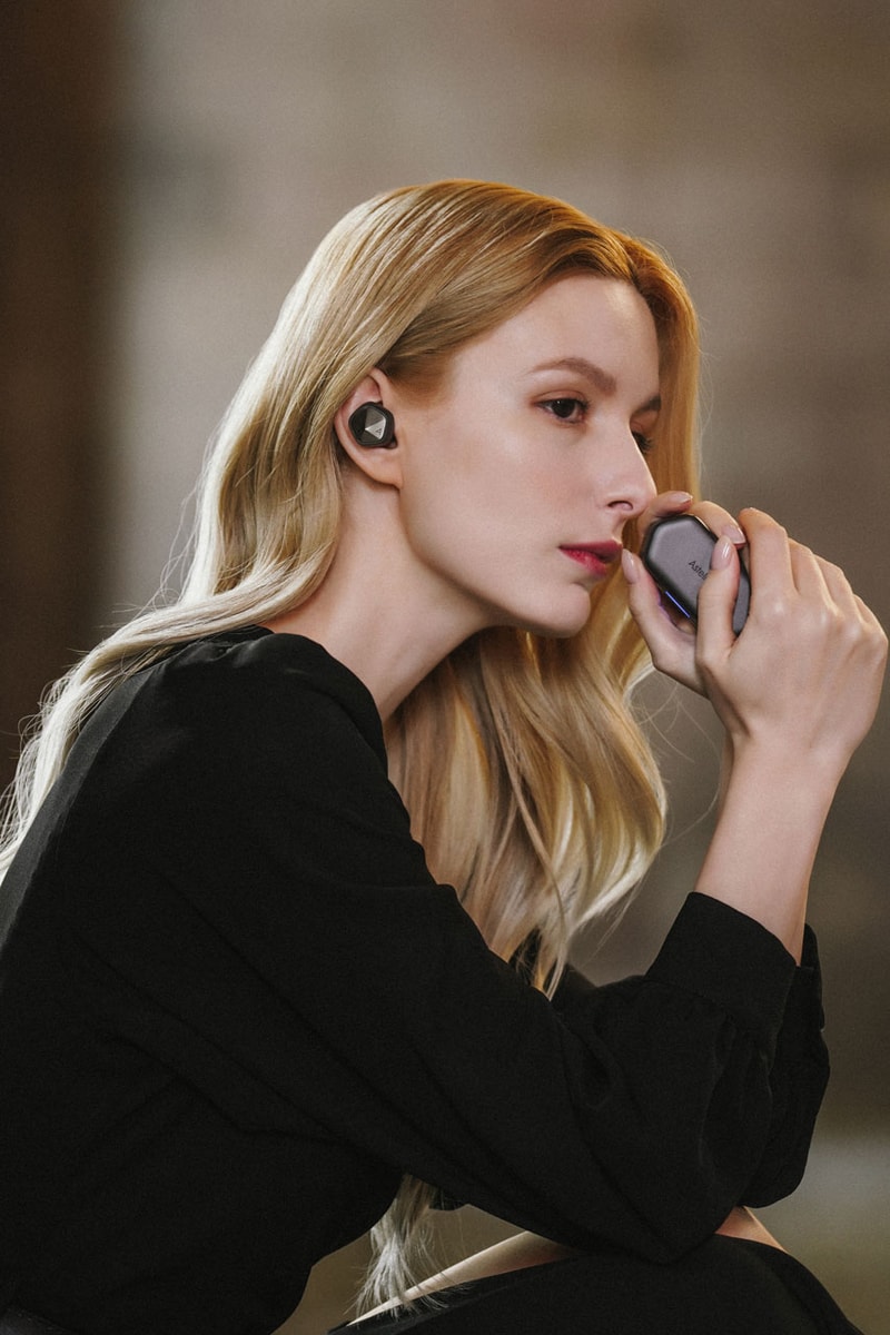 Astell&Kern AK UW100MKII Earbuds Headphones Technology South Korea Music Sound Tech Live Phone iPhone Android