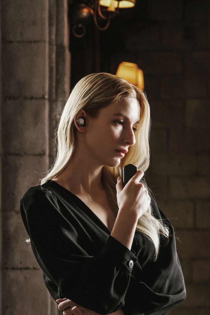 Astell&Kern AK UW100MKII Earbuds Headphones Technology South Korea Music Sound Tech Live Phone iPhone Android