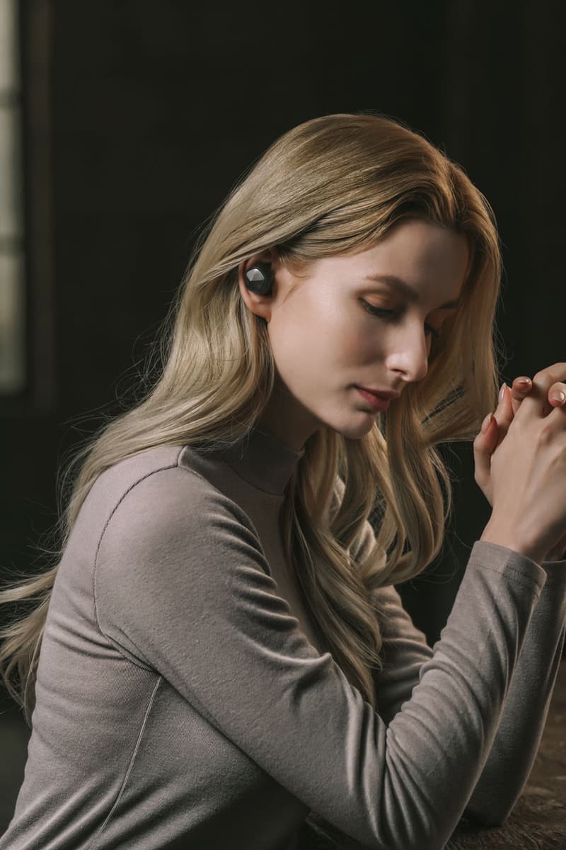 Astell&Kern AK UW100MKII Earbuds Headphones Technology South Korea Music Sound Tech Live Phone iPhone Android