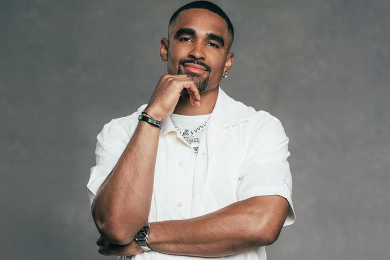 jalen hurts signs to jordan brand philadelphia eagles quarterback 