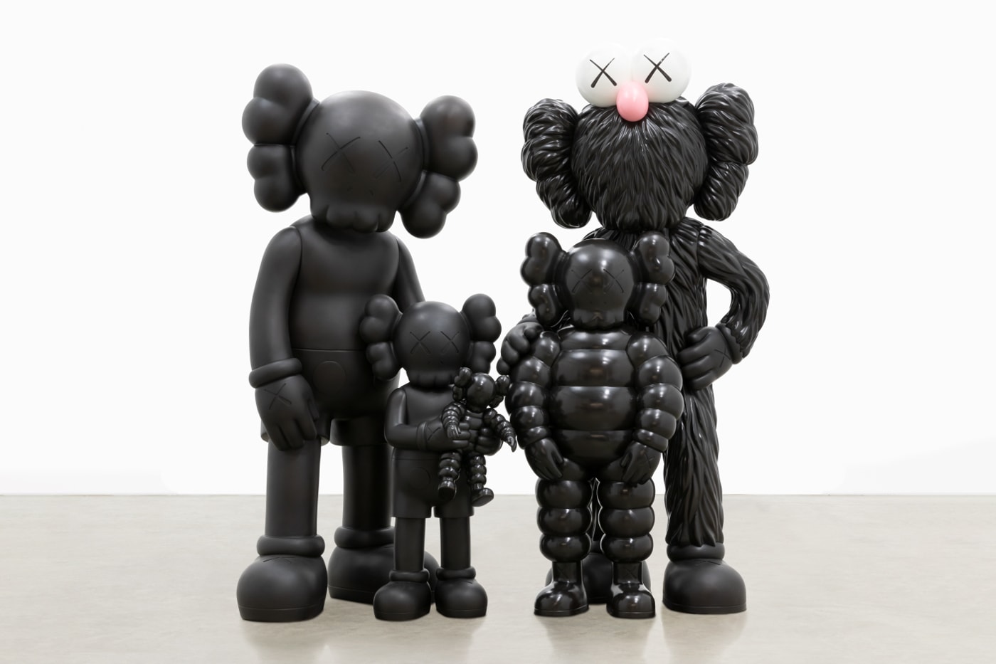 KAWS: Family To Make Canadian Museum Debut at the Art Gallery of Ontario ago canada julian cox brian donnelly life size sculptures