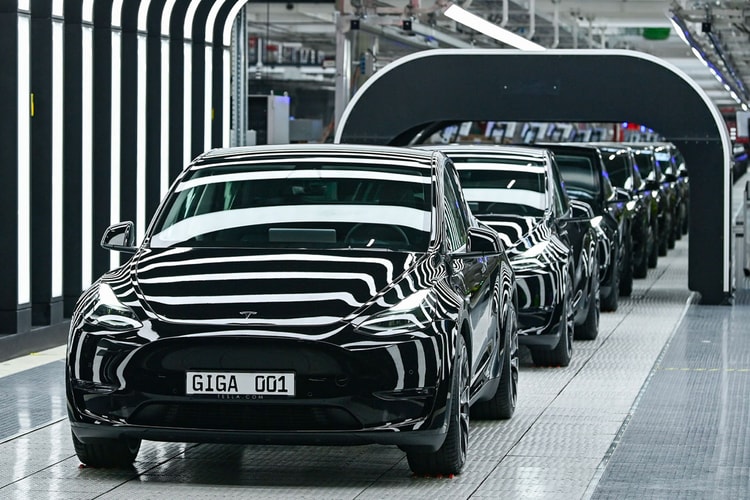 Tesla Paywall Features Jailbroken by Hackers