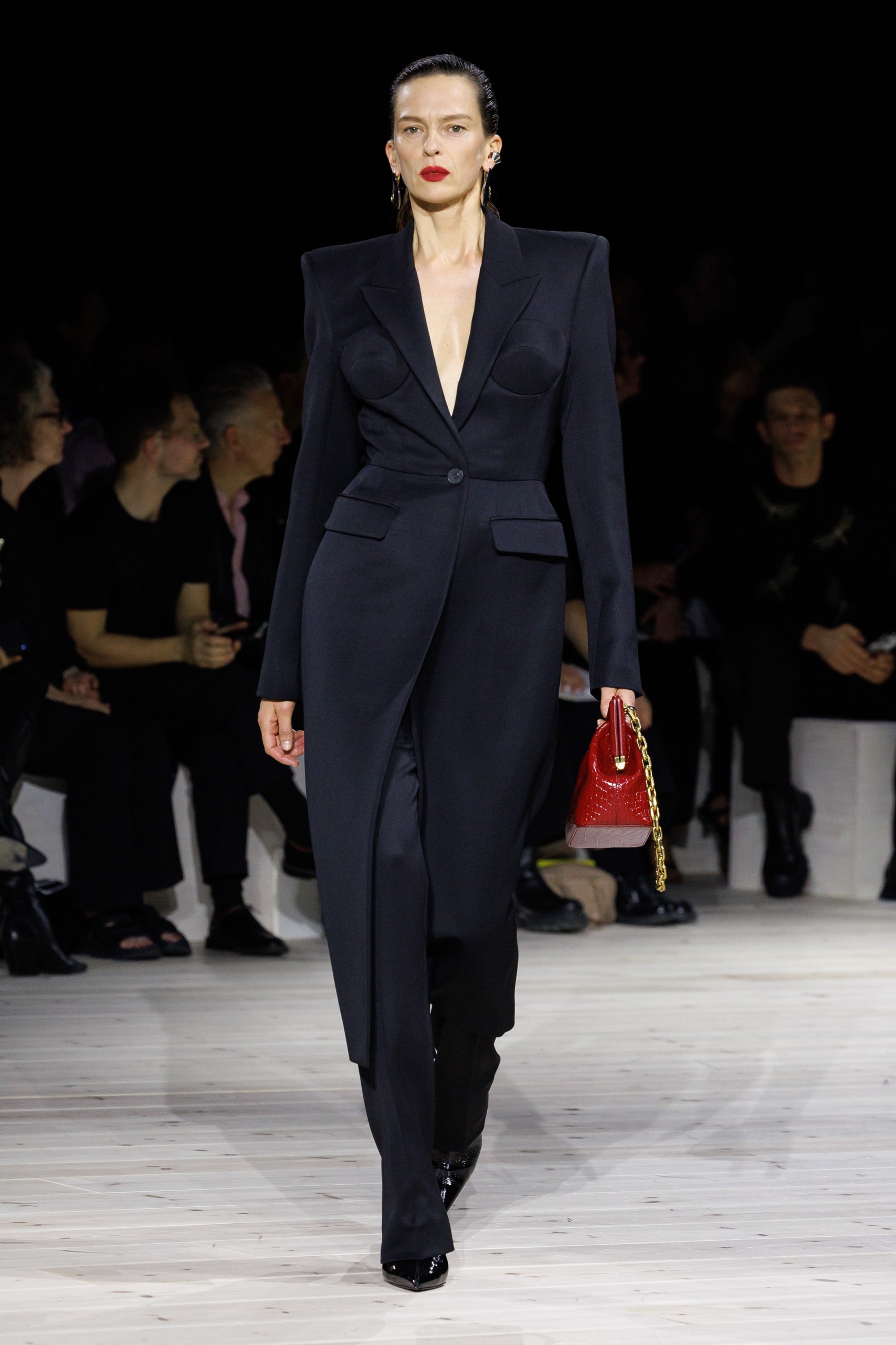 Alexander McQueen Spring Summer 2024 Paris Fashion Week menswear womenswear runway Sarah Burton