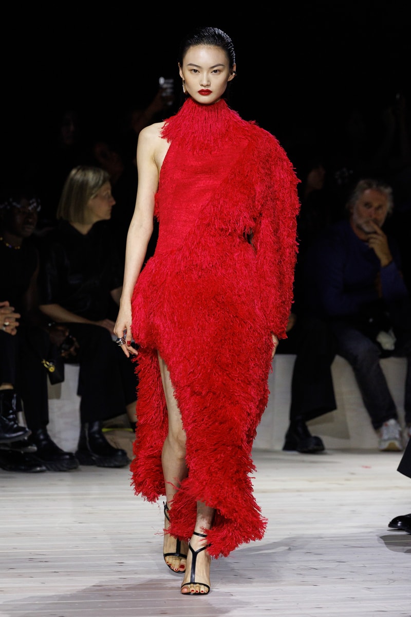 Alexander McQueen Spring Summer 2024 Paris Fashion Week menswear womenswear runway Sarah Burton