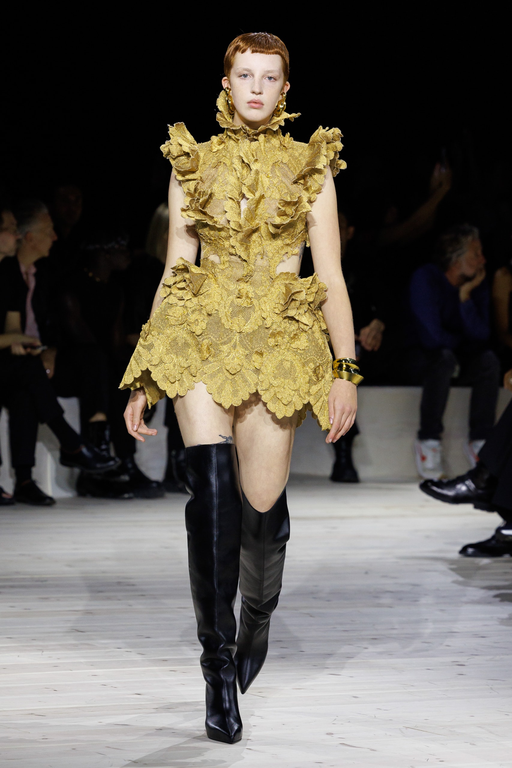Alexander McQueen Spring Summer 2024 Paris Fashion Week menswear womenswear runway Sarah Burton