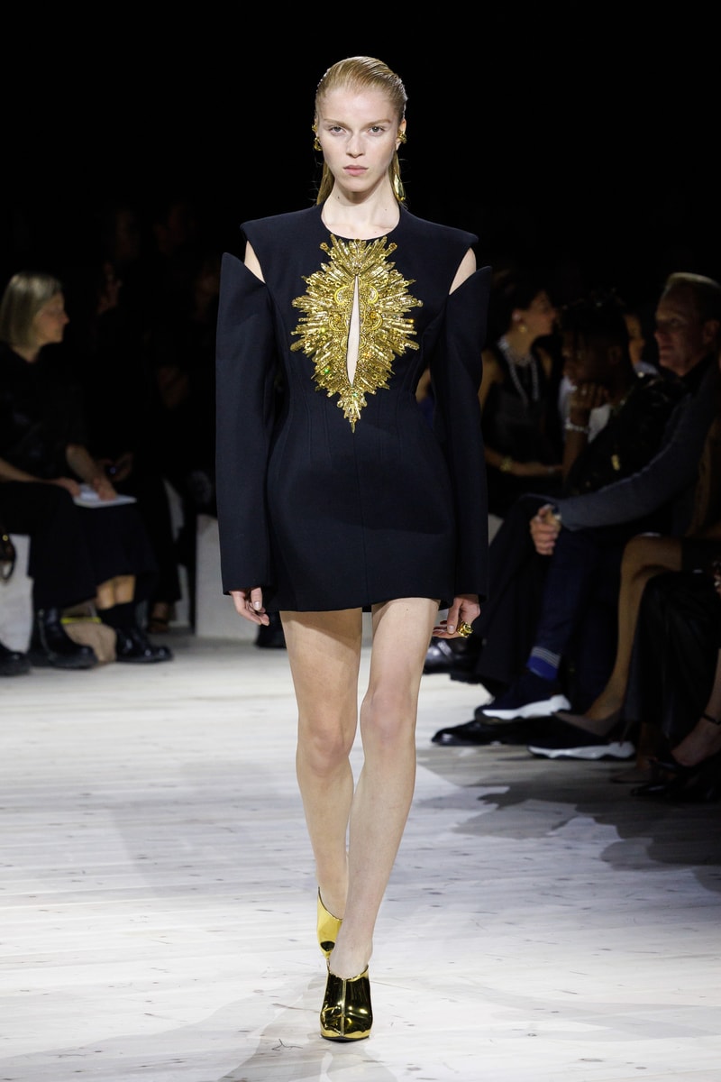 Alexander McQueen Spring Summer 2024 Paris Fashion Week menswear womenswear runway Sarah Burton