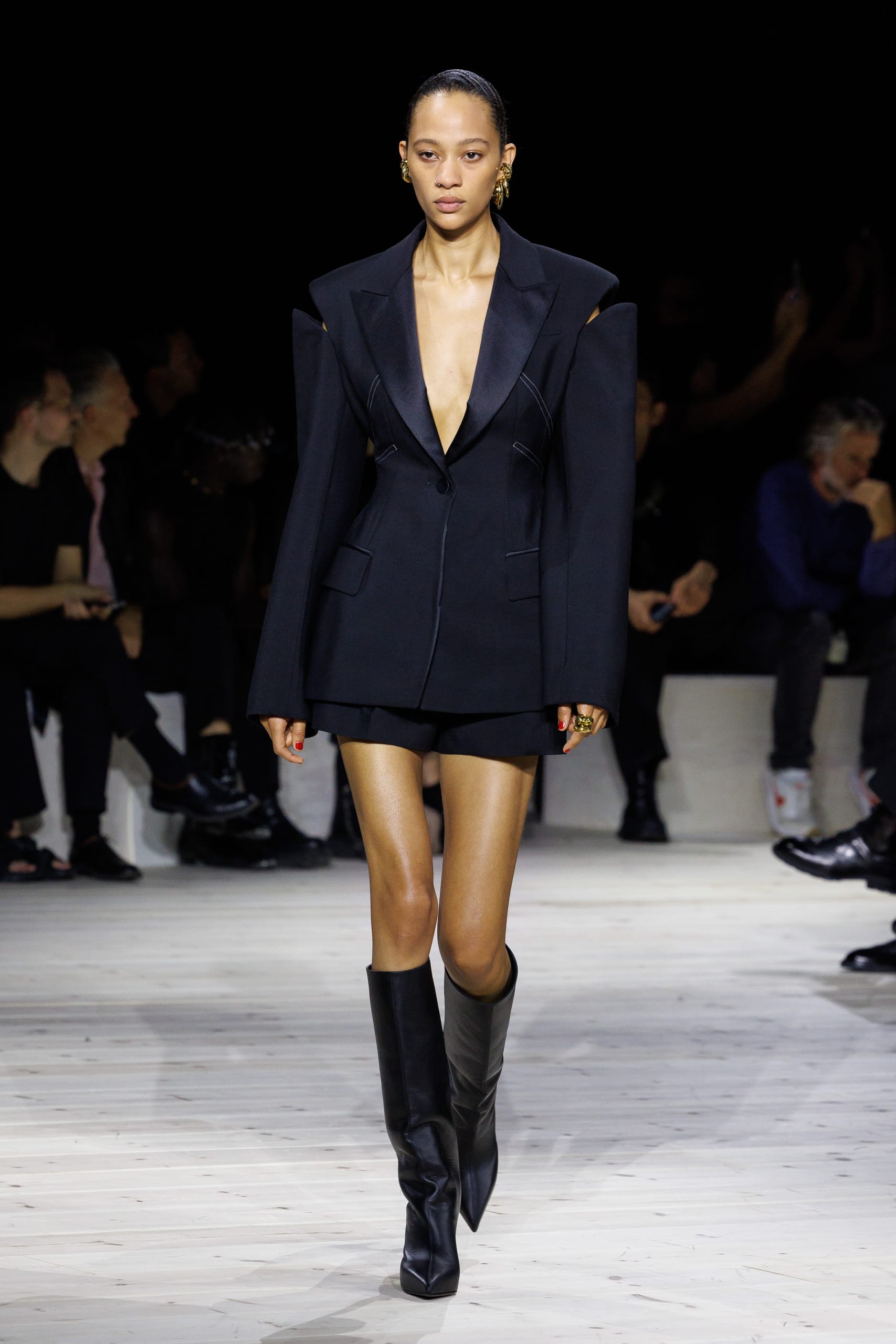Alexander McQueen SS19 womenswear #1 - Tagwalk: The Fashion Search Engine